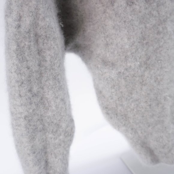 VICTORIA'S SECRET Women's Gray Wool Sweater - Picture 5 of 9